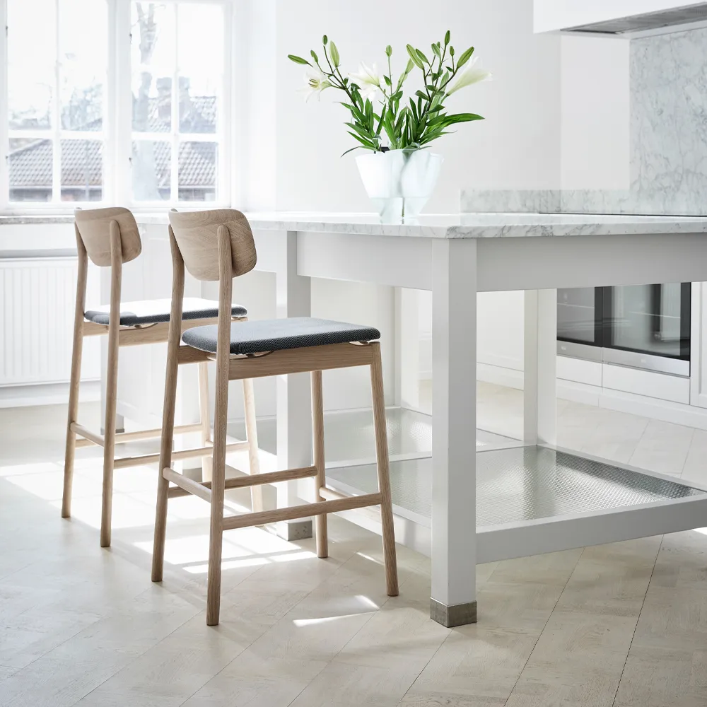 Prima Vista bar stool, Brown/beige-oiled oak Stolab