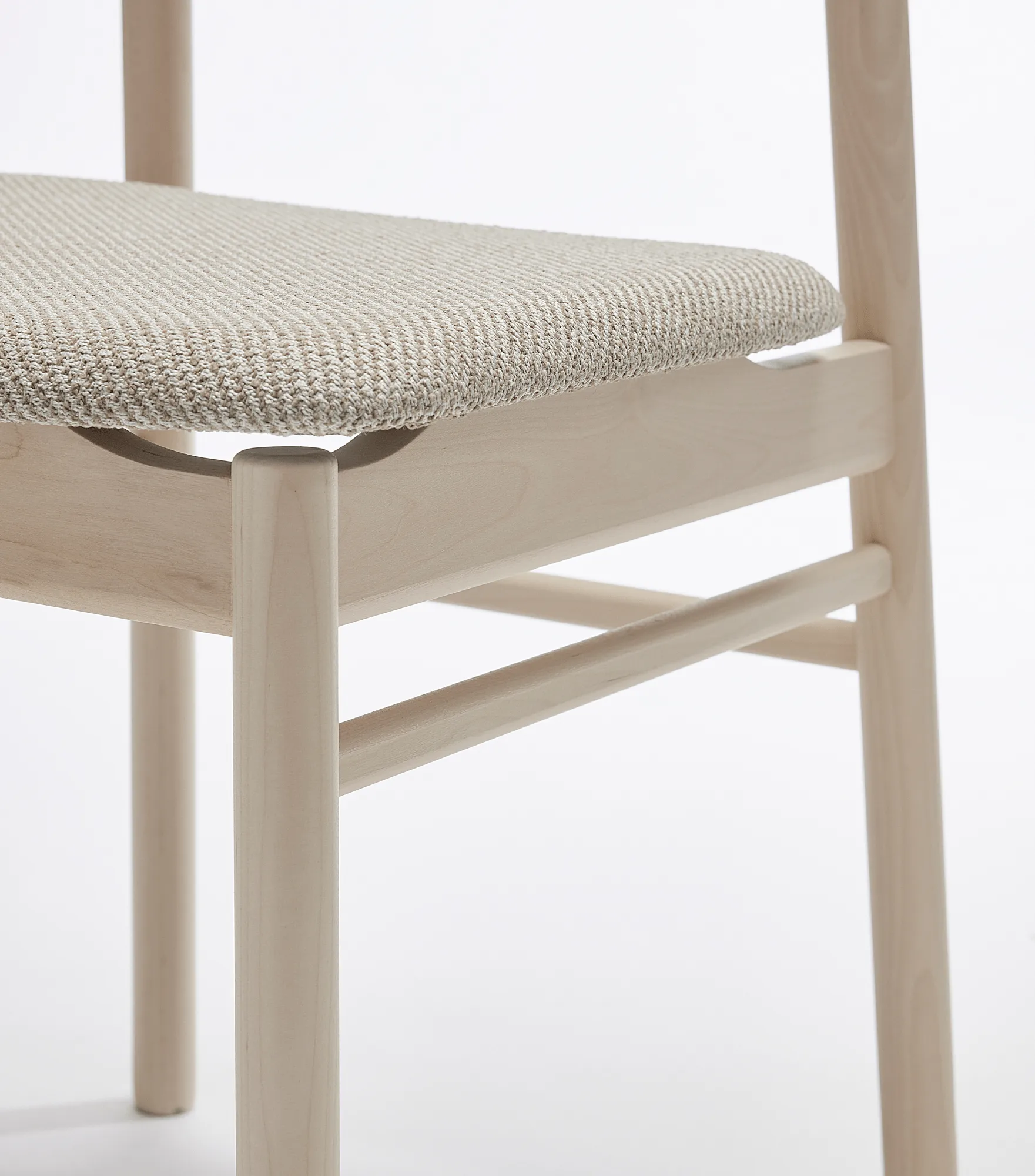 Prima Vista chair birch light matte finish, Textile Atto Driftwood V3576/01 grey Stolab