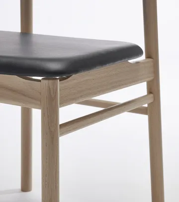 Prima Vista chair light matte lacquered oak - Leather Elmosoft 99001 black - Stolab