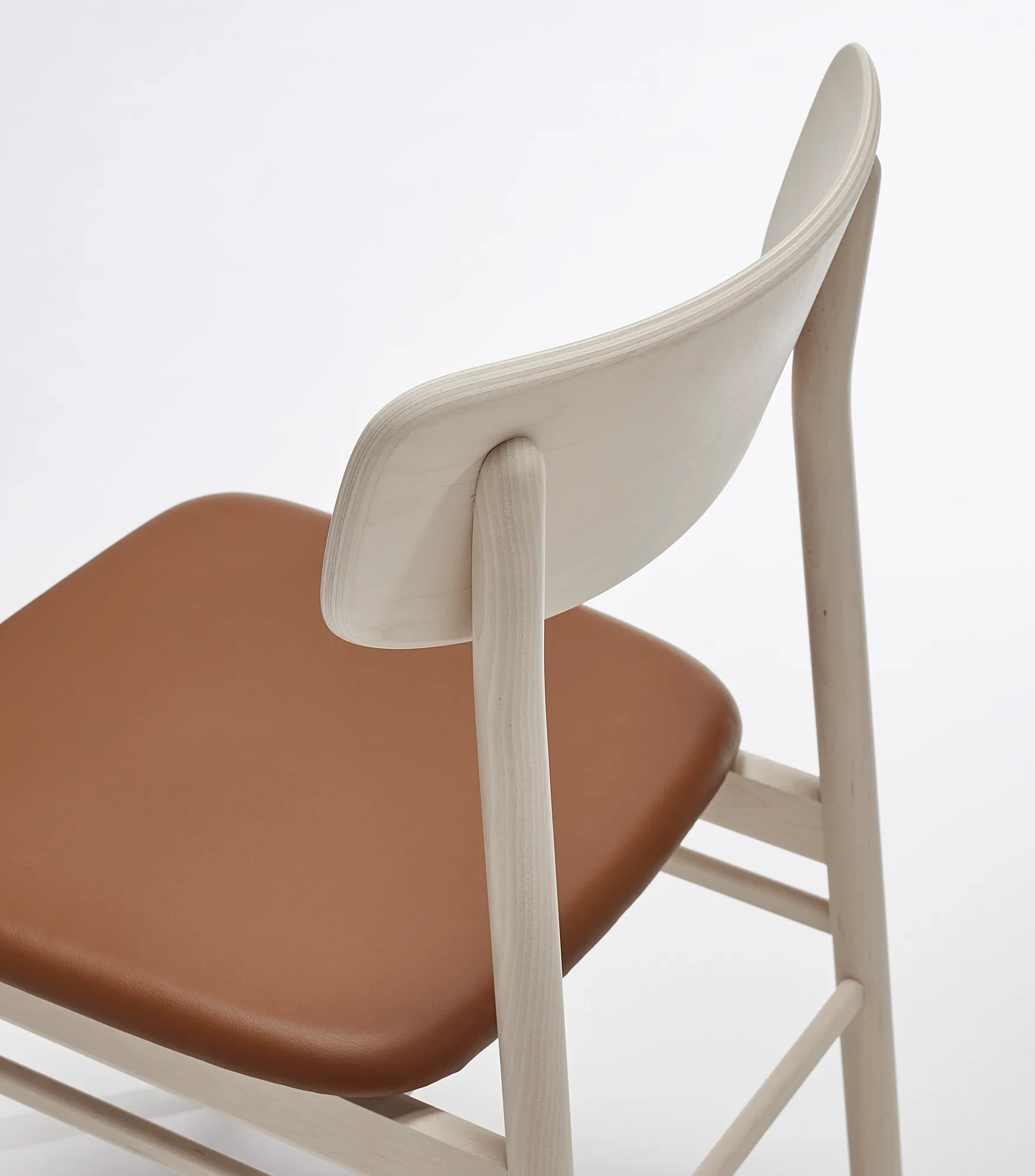 Prima Vista chair white-oiled birch, Leather Elmosoft 43807 cognac Stolab