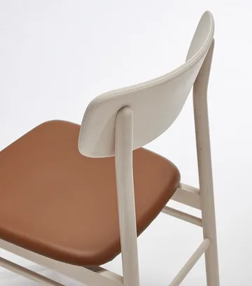 Prima Vista chair white-oiled birch - Leather Elmosoft 43807 cognac - Stolab