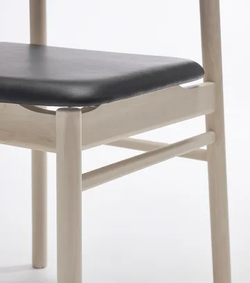 Prima Vista chair white-oiled birch - Leather Elmosoft 99001 black - Stolab