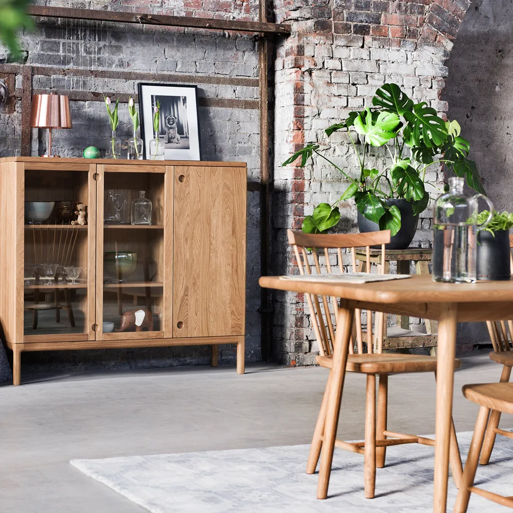 Prio tall bench, Oak natural oil. glass door Stolab