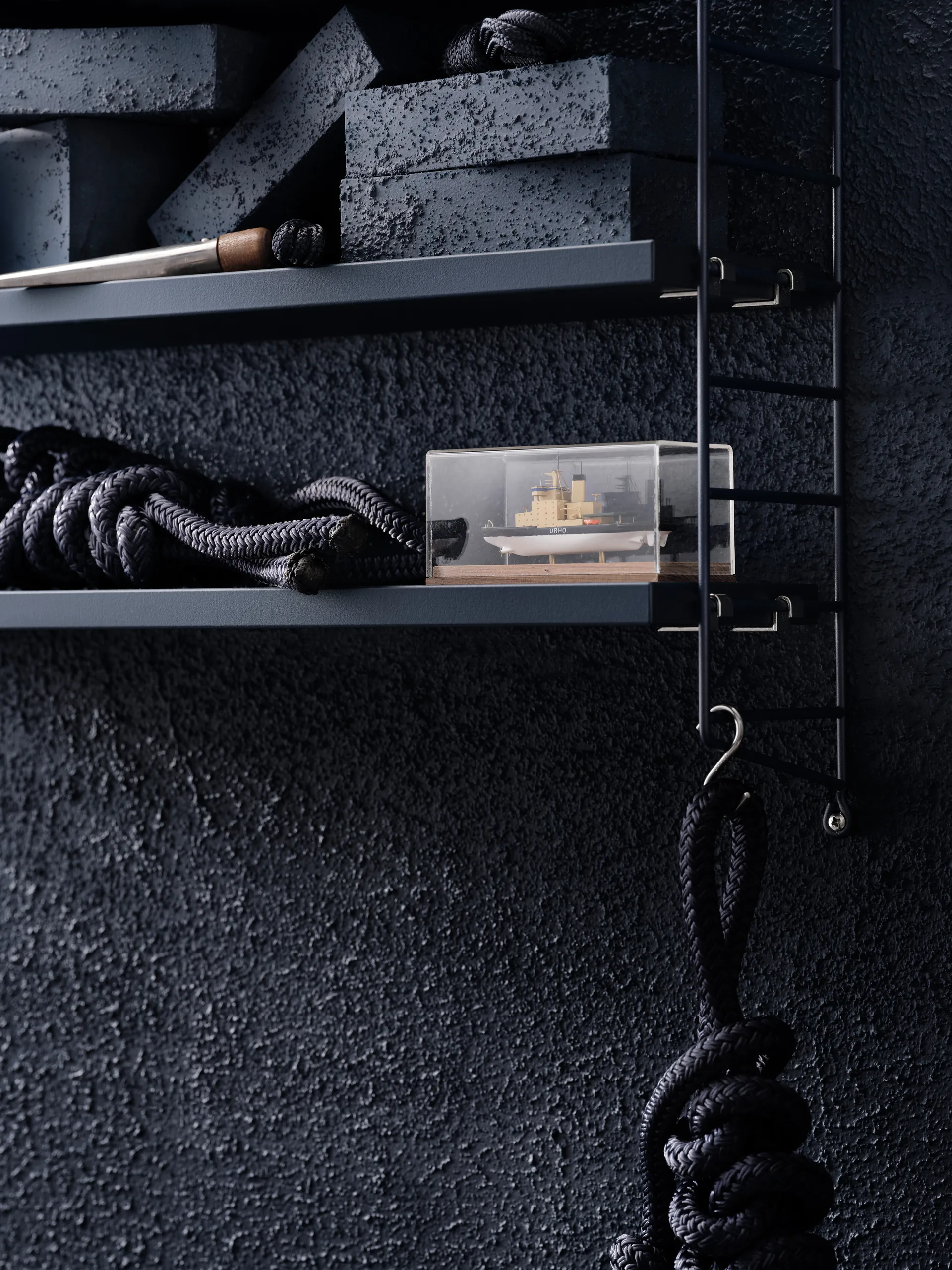 String Pocket wall shelf, Nybro blue String