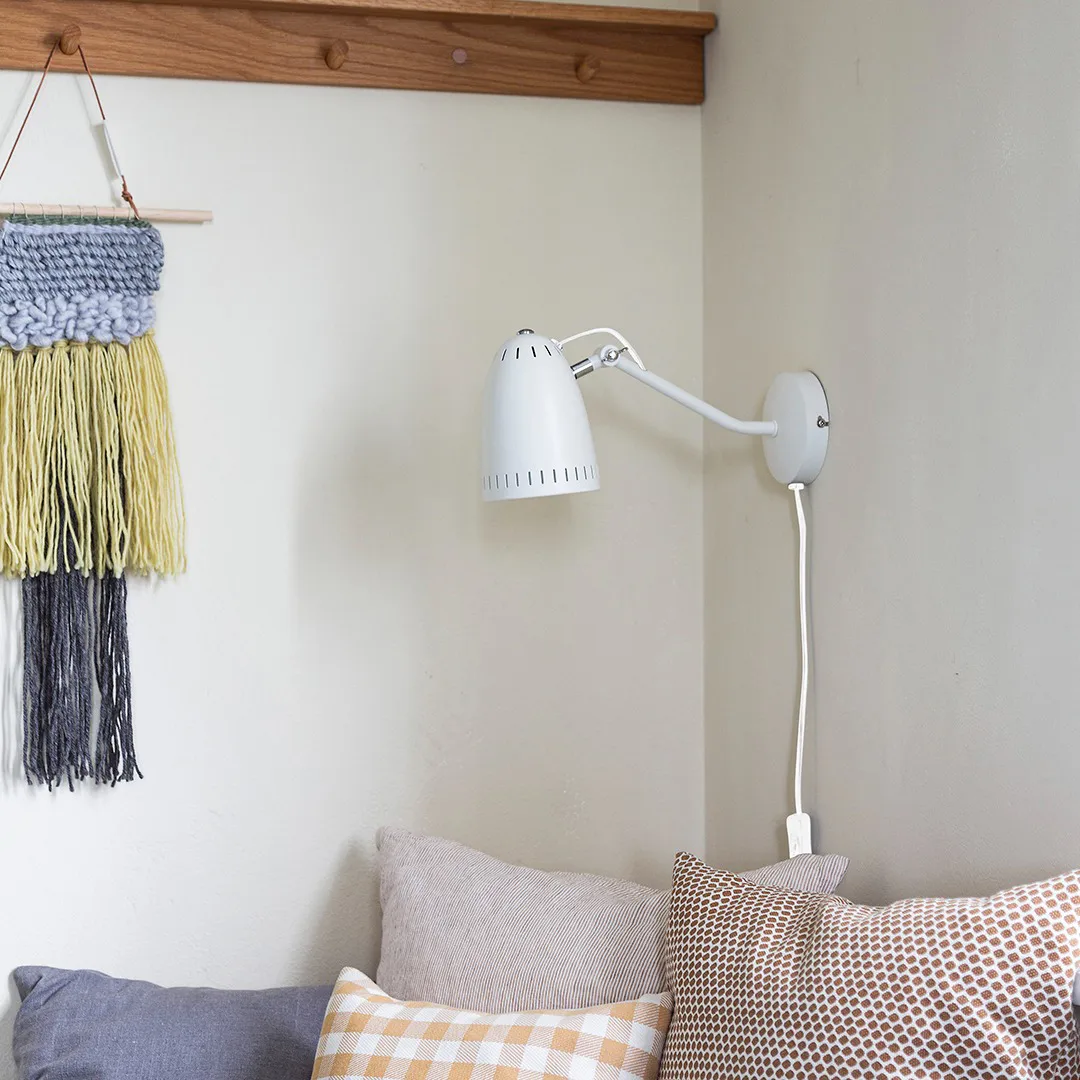 Dynamo wall lamp, matte whisper white Superliving