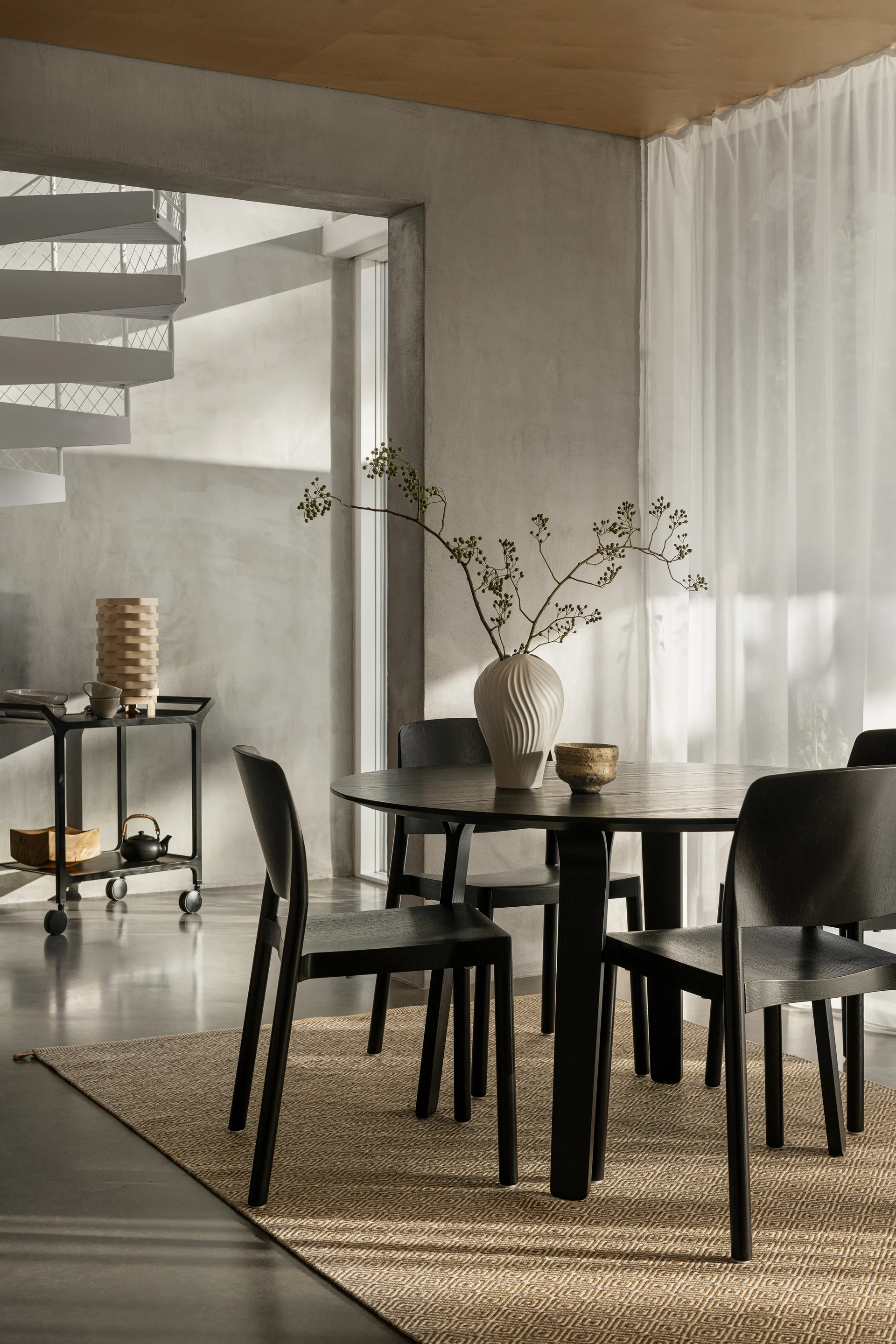 Divido table Ø120 cm, Ash black glazed Swedese