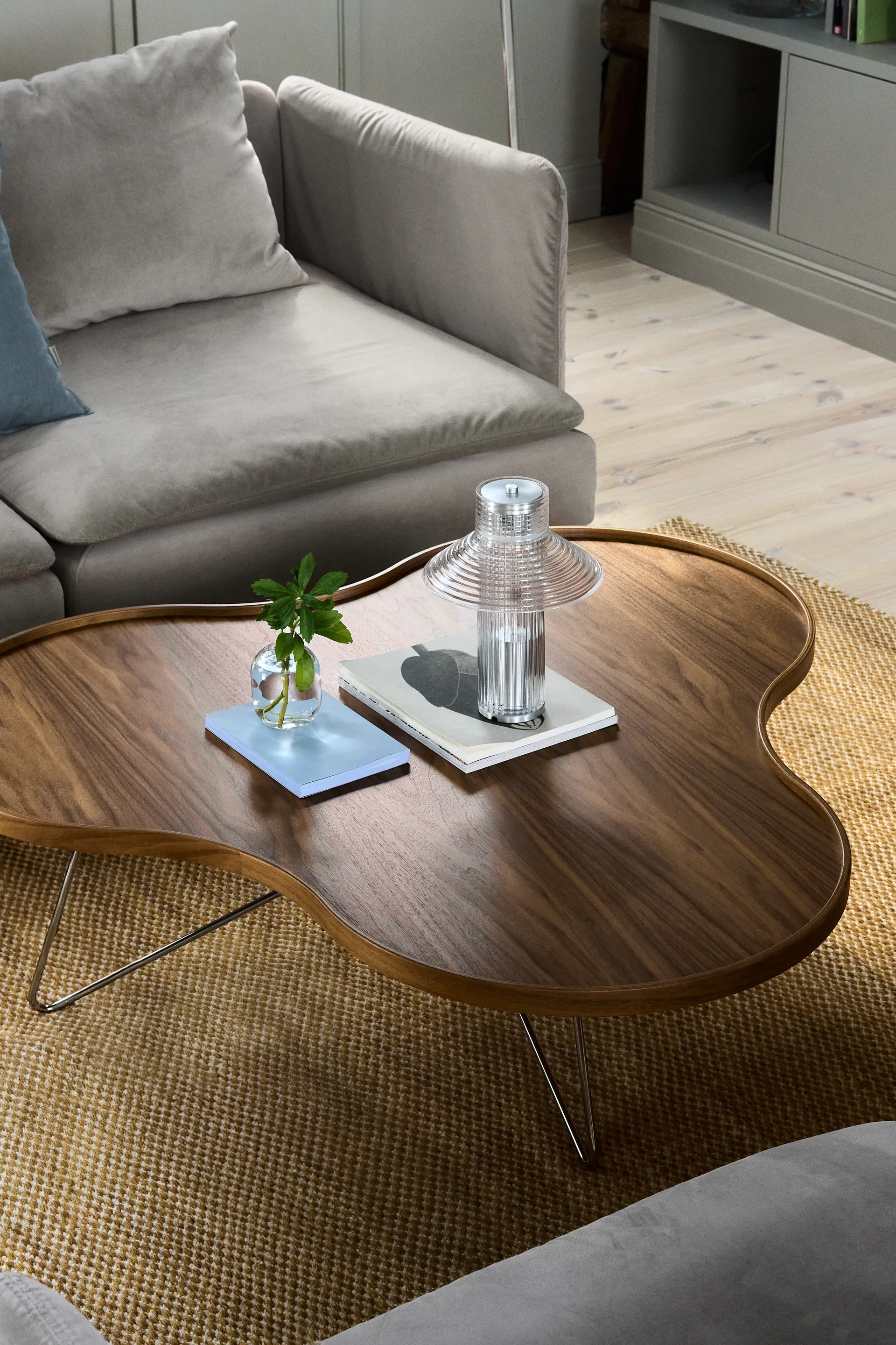 Flower mono table Special Edition 107x114 cm, H39 cm-lacquered walnut-chromed steel Swedese