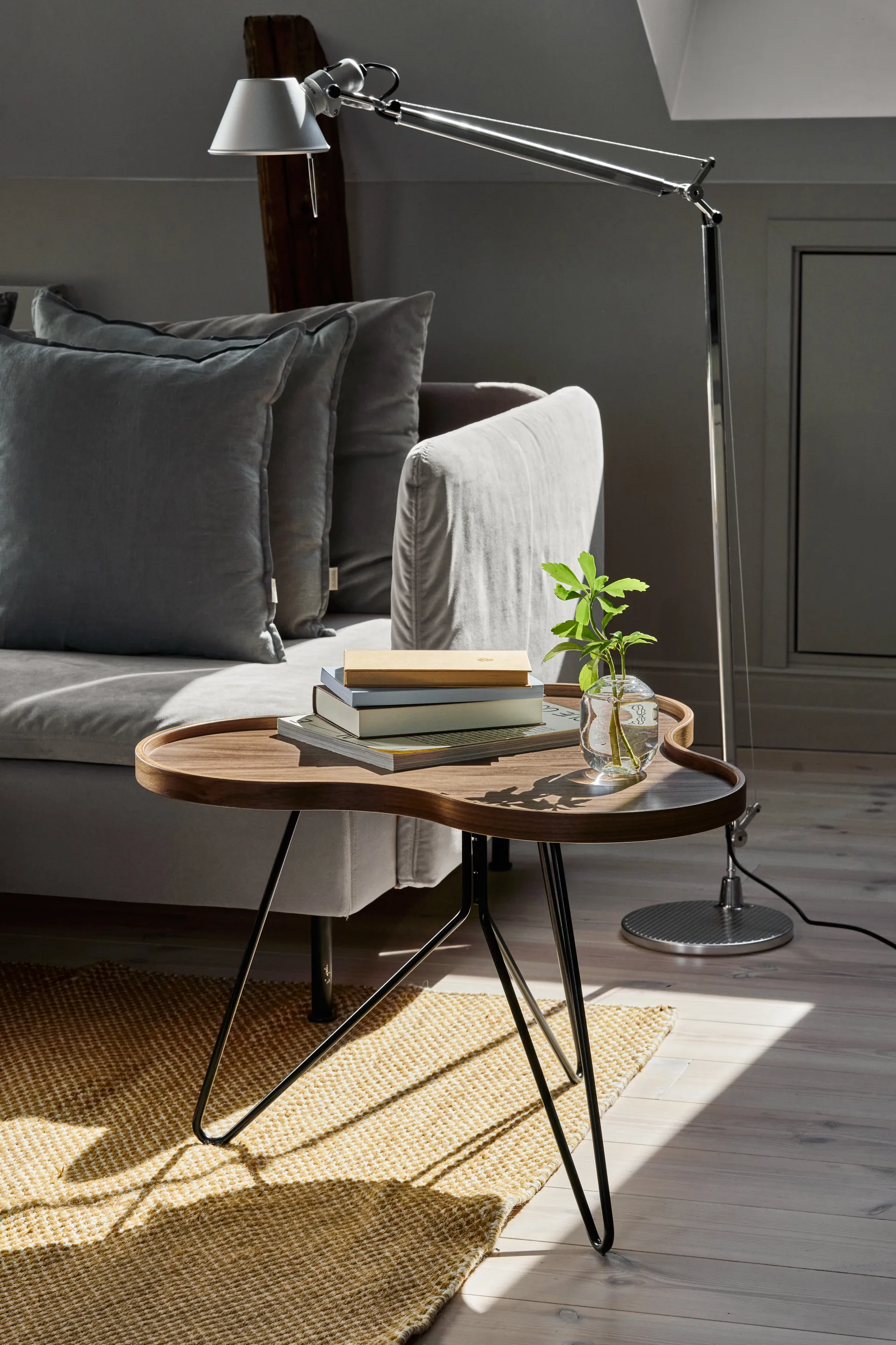 Flower mono table Special Edition 62x66 cm, H45 cm-lacquered walnut-black lacquered steel Swedese