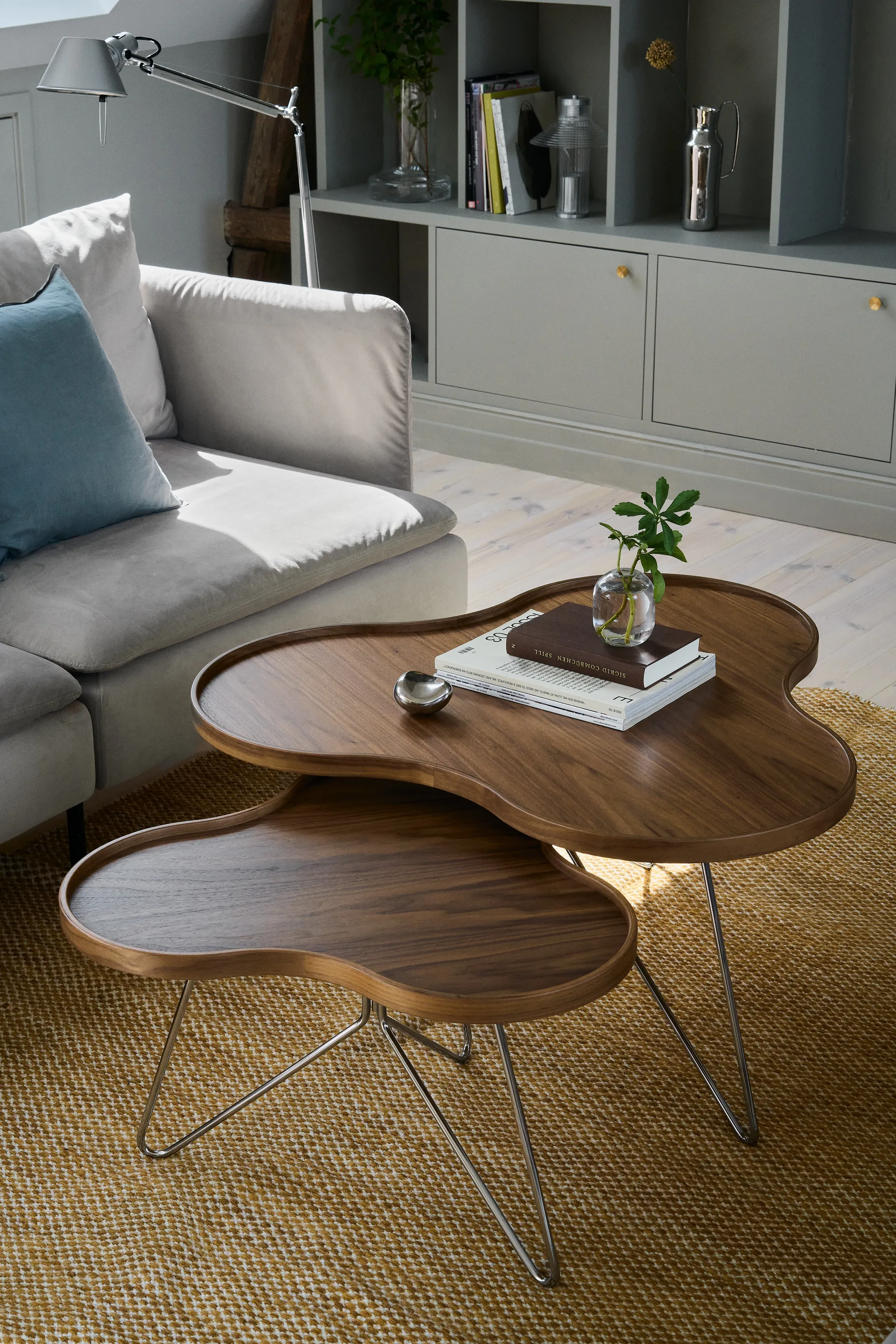 Flower mono table Special Edition 84x90 cm, H45 cm-lacquered walnut-chromed steel Swedese
