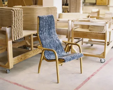 Lamino arm chair laquered beech/sheep skin - Charcoal (dark grey) - Swedese