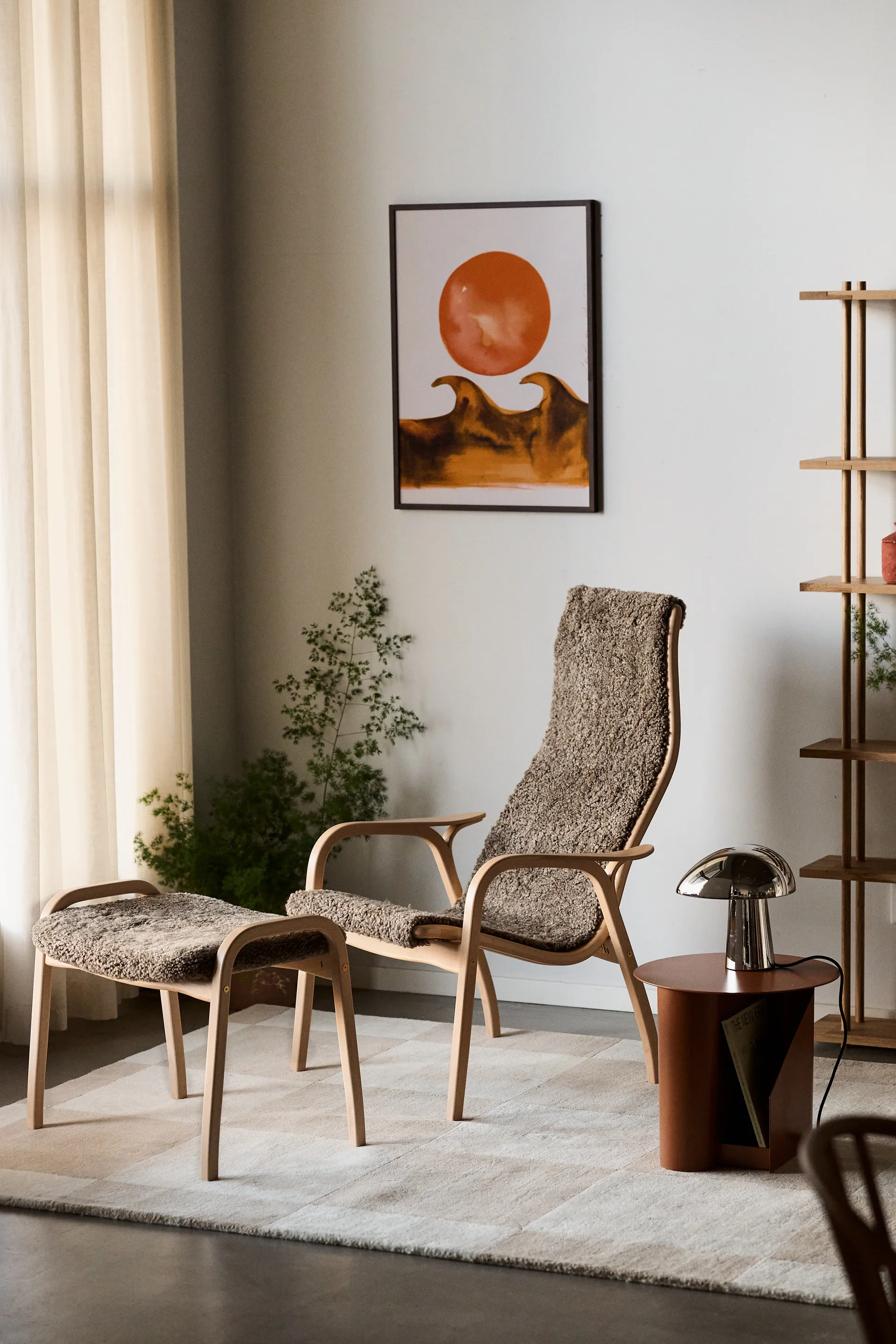 Lamino arm chair laquered beech/sheep skin, Sahara (nougat brown) Swedese