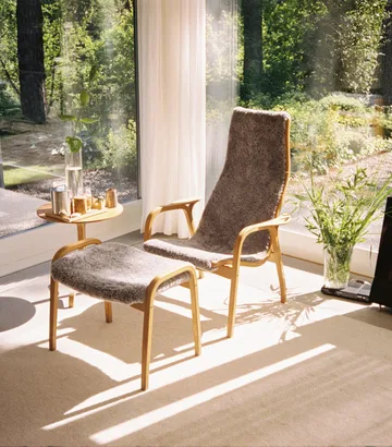 Lamino armchair and footstool oiled oak/sheepskin - Sahara (nougat-brown) - Swedese