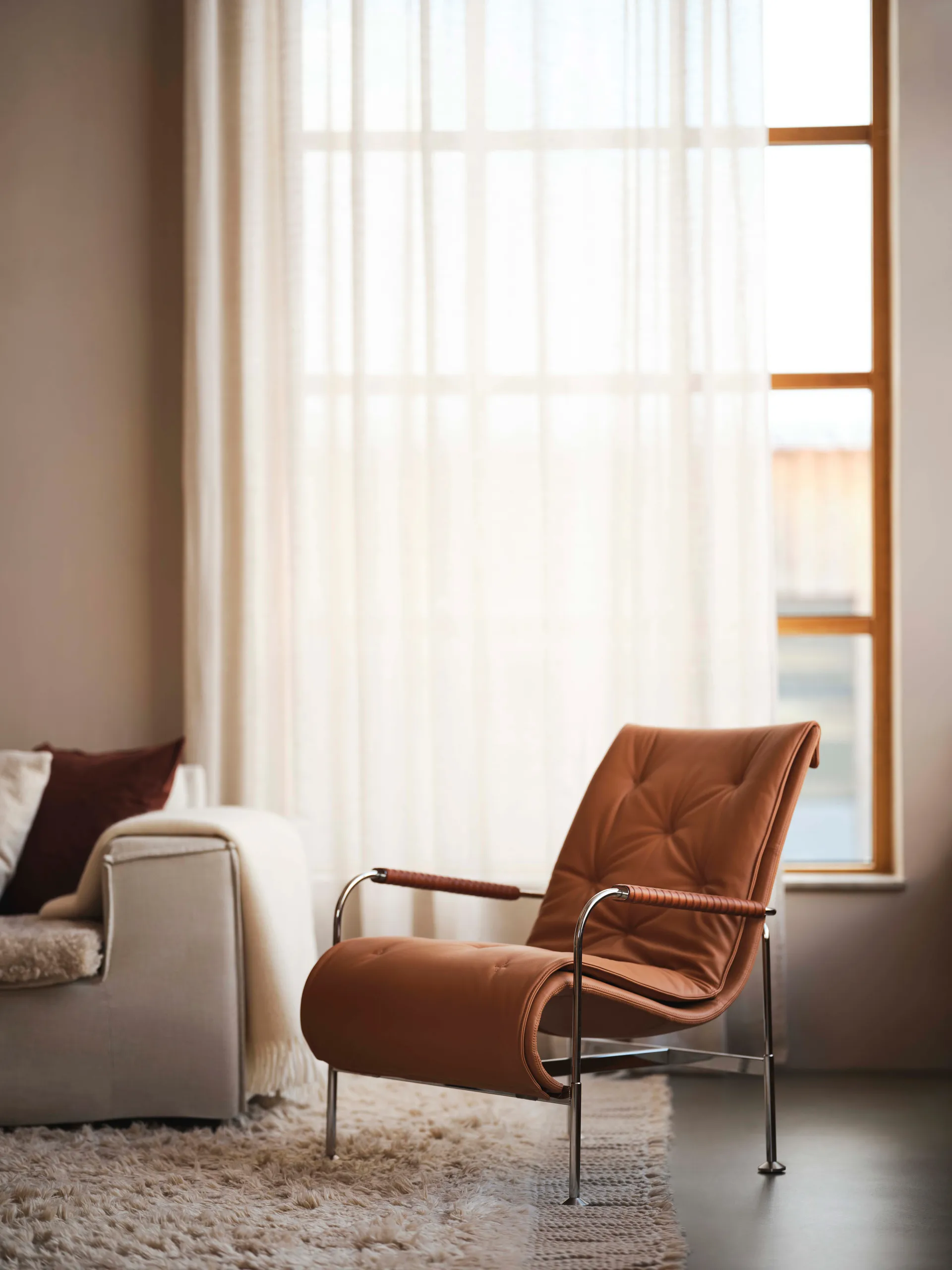 Serpentine armchair, Leather Elmo Soft Light Brown-chrome-tärnsjö Cognac Swedese