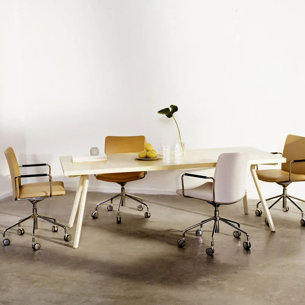 Stella office chair can be raised/lowered with tilt, Leather elmosoft 99999 black, chrome stand, flexible back Swedese