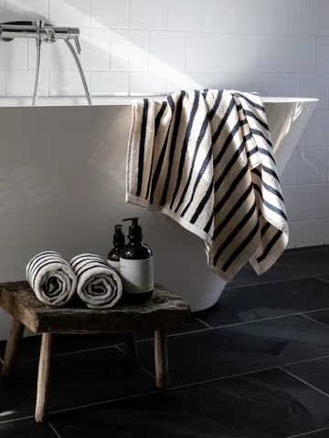 Bonnie bath towel 70x140 cm - Black - Tell Me More