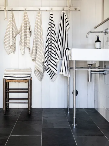 Bonnie bath towel 70x140 cm - Black - Tell Me More