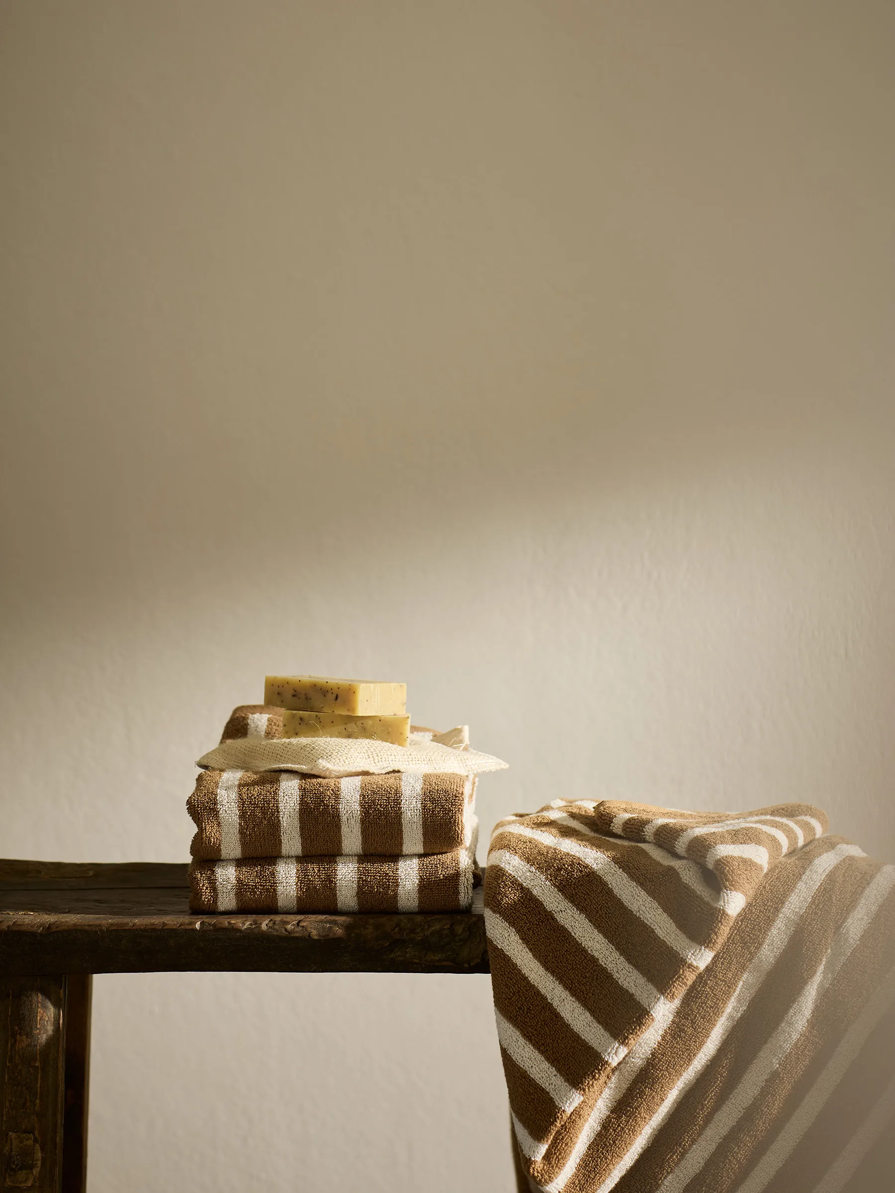 Bonnie towel 50x70 cm, Brown Tell Me More