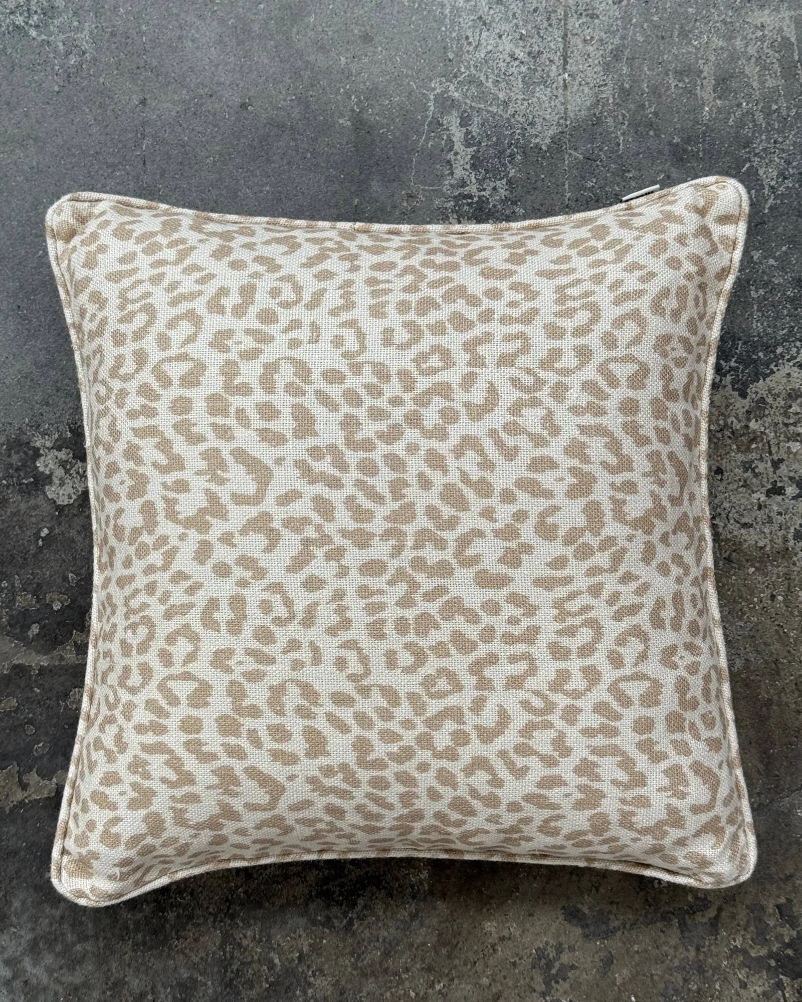 Norell cushion, Leopard beige-off white, 50x50 cm Tinted
