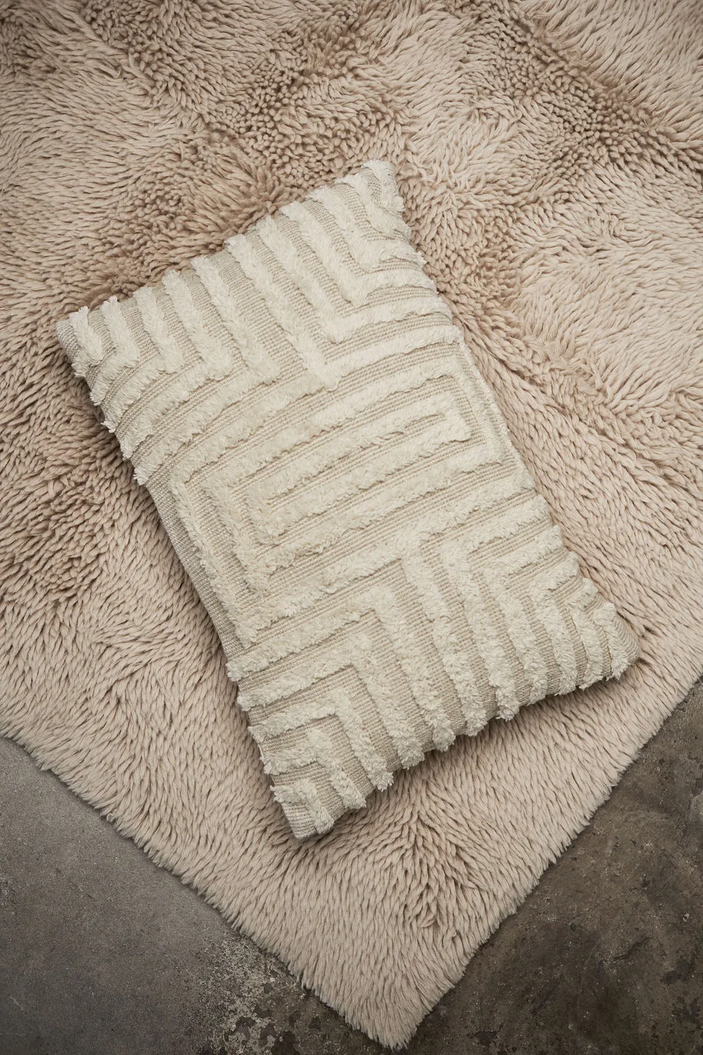 Telin cushion 30x50 cm, Offwhite Tinted