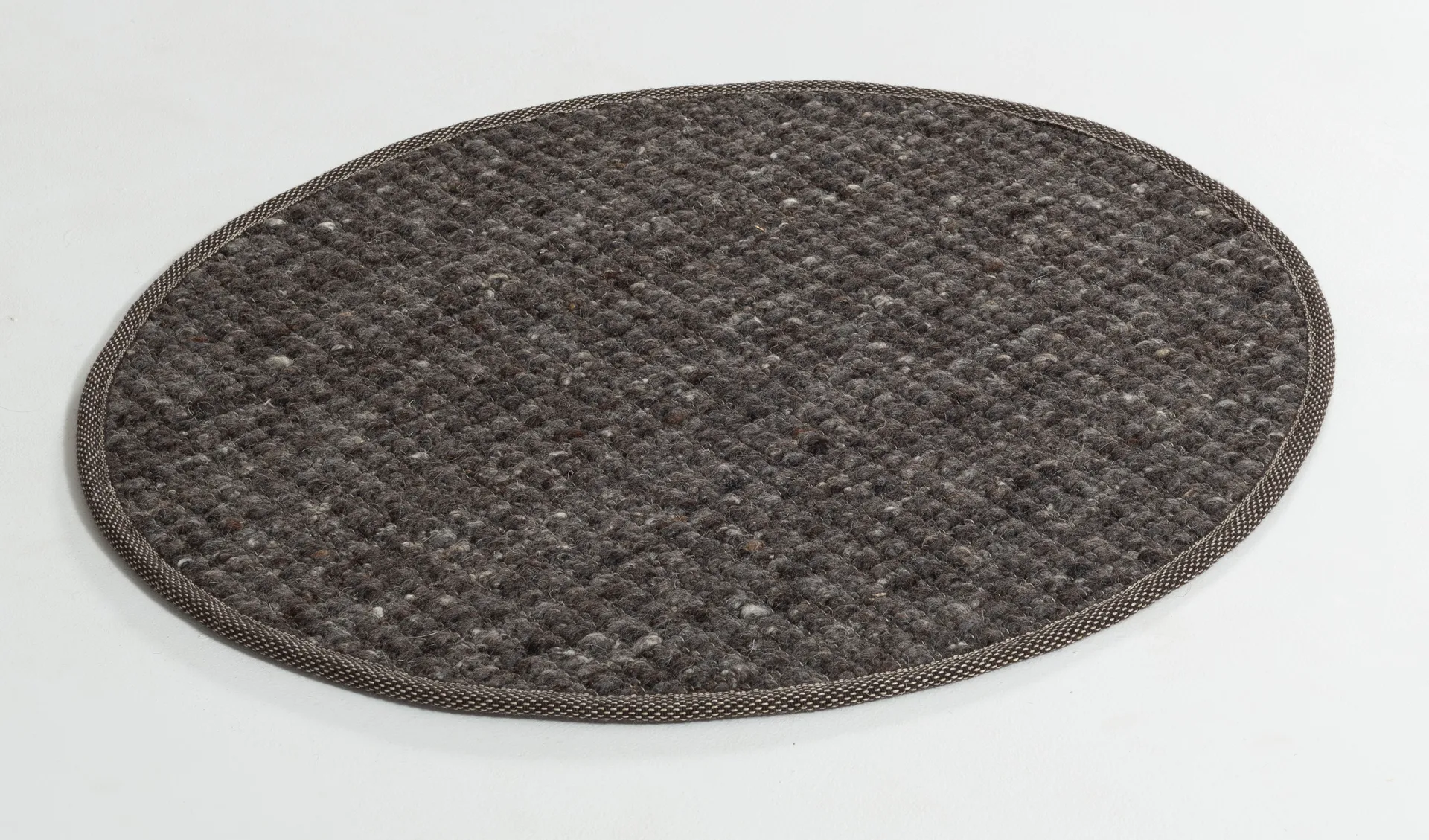 Greenland Swift round rug, Anthracite no. 83, Ø250 cm Tisca