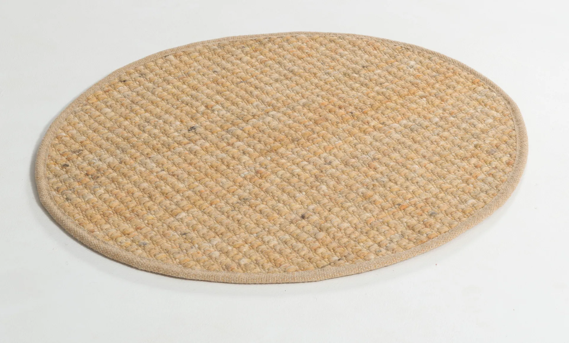 Greenland Swift round rug, Gold no. 261, Ø300 cm Tisca