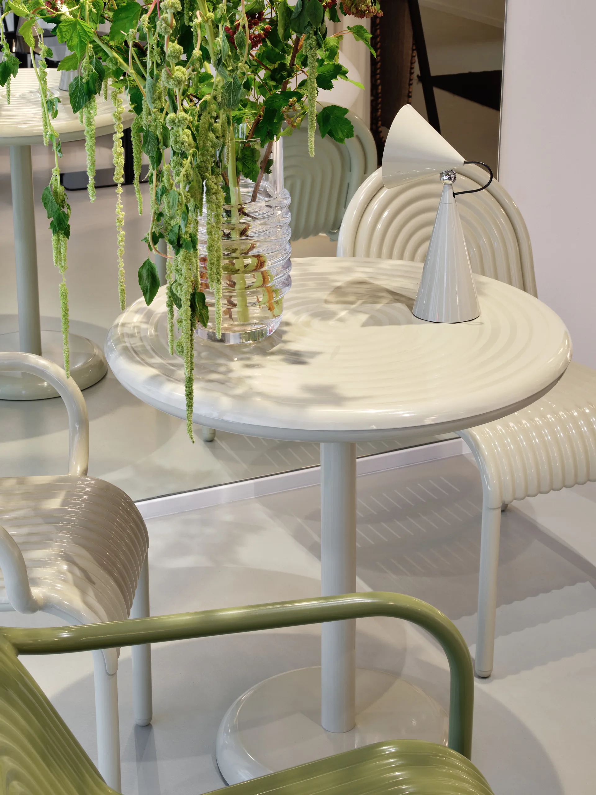 Groove café table round - Putty, Ø70 cm,  Tom Dixon
