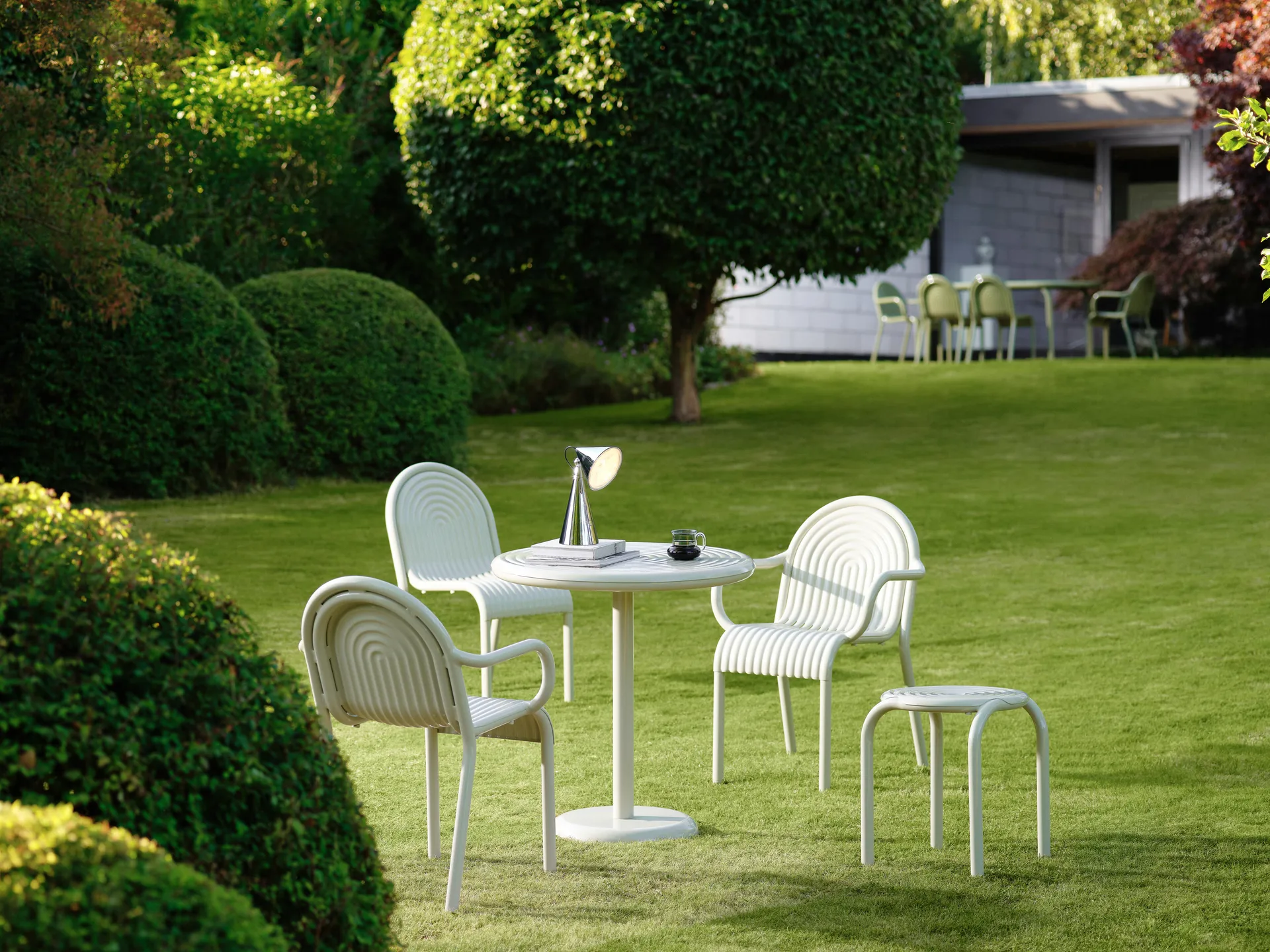 Groove café table round - Putty, Ø70 cm,  Tom Dixon