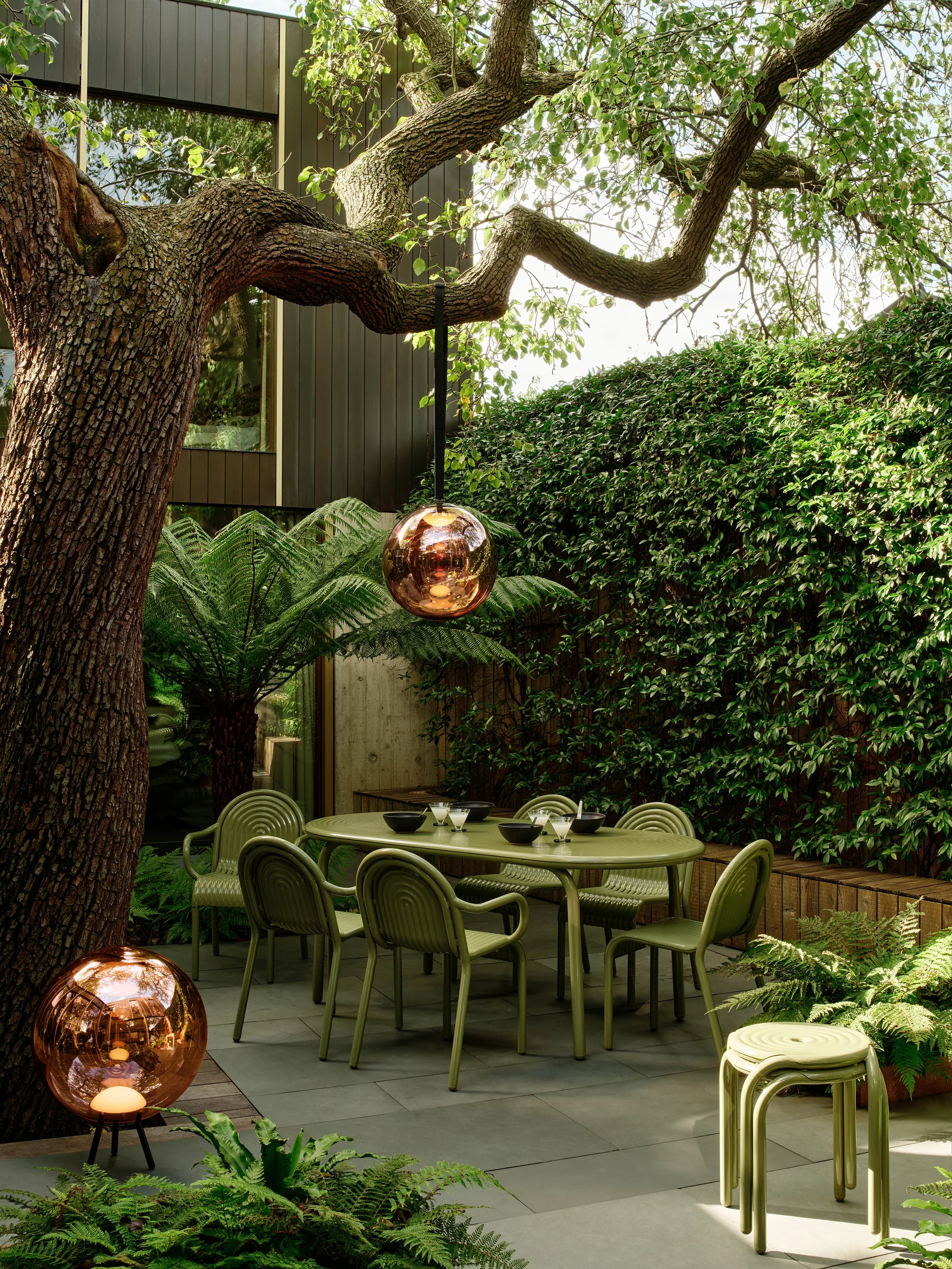 Groove Obround dining table - Moss, 86x186 cm,  Tom Dixon