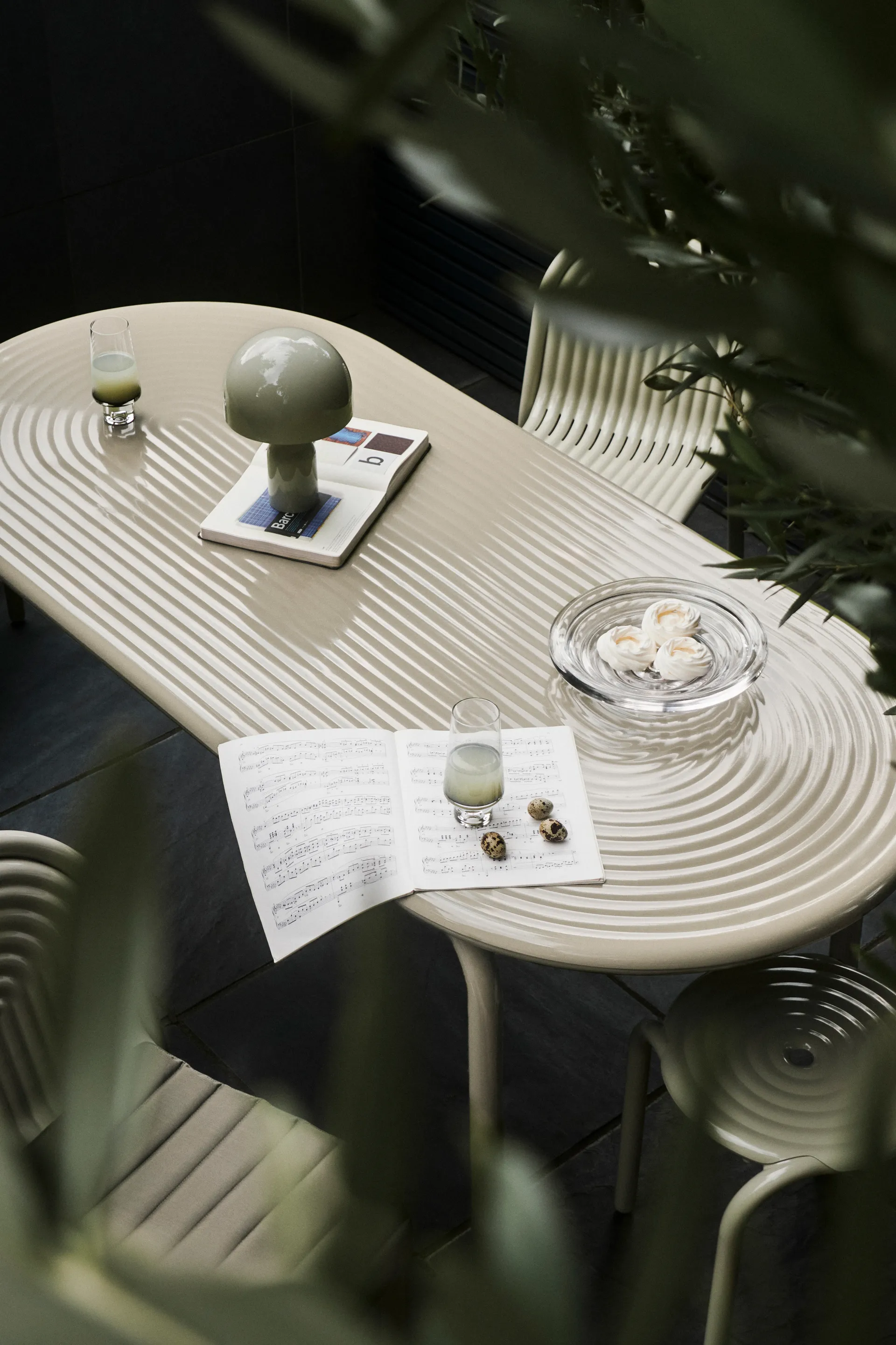 Groove Obround dining table - Putty, 86x186 cm,  Tom Dixon