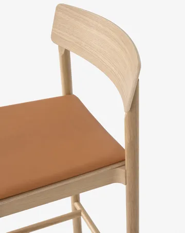 Betty TK14 Counter Chair 65 cm - Noble leather cognac-lacquered solid oak - &Tradition