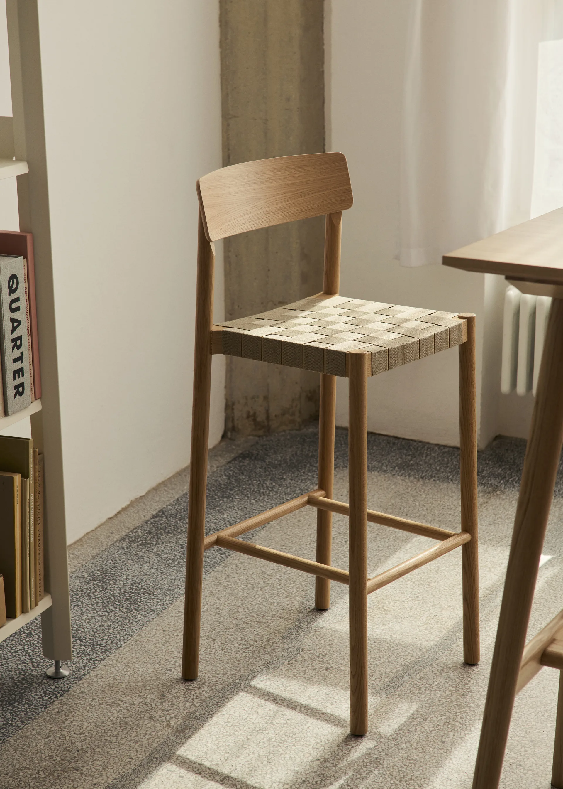 Betty TK15 Bar Chair 75 cm, Smoked oiled oak-natural linen &Tradition