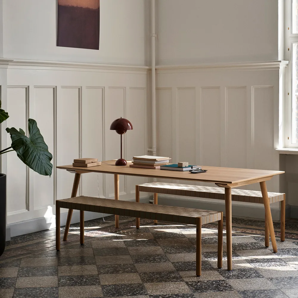Betty TK5 bench, Oak. natural braided linen seat &Tradition
