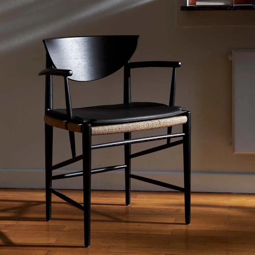 Drawn HM4 seat pad, Leather black &Tradition