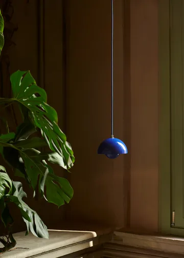 Flowerpot VP10 pendant lamp - Cobalt blue - &Tradition