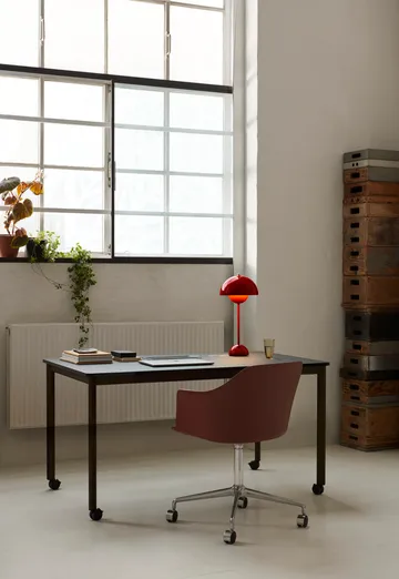 FlowerPot VP3 table lamp - Vermilion red - &Tradition