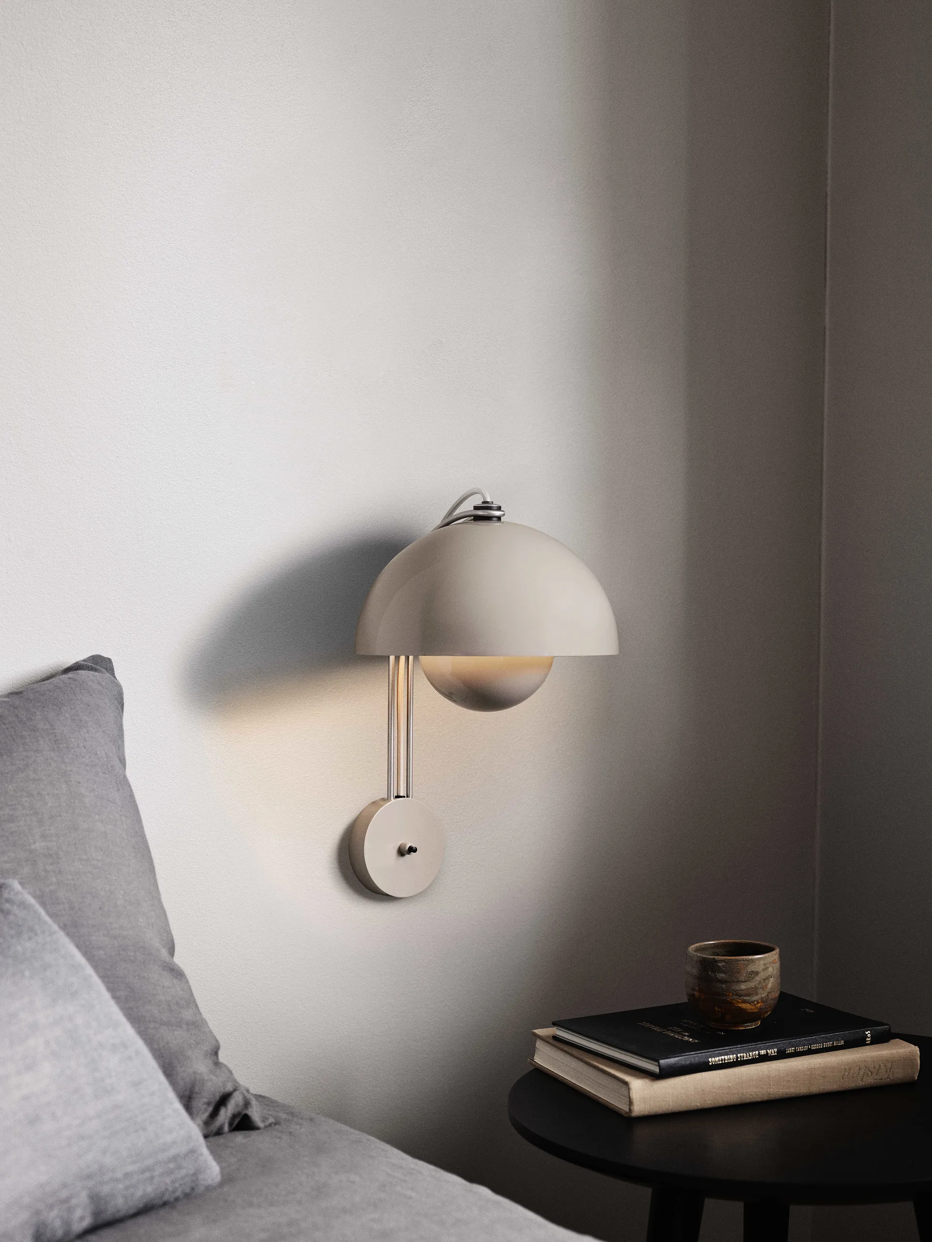 Flowerpot VP8 wall lamp, Grey beige &Tradition