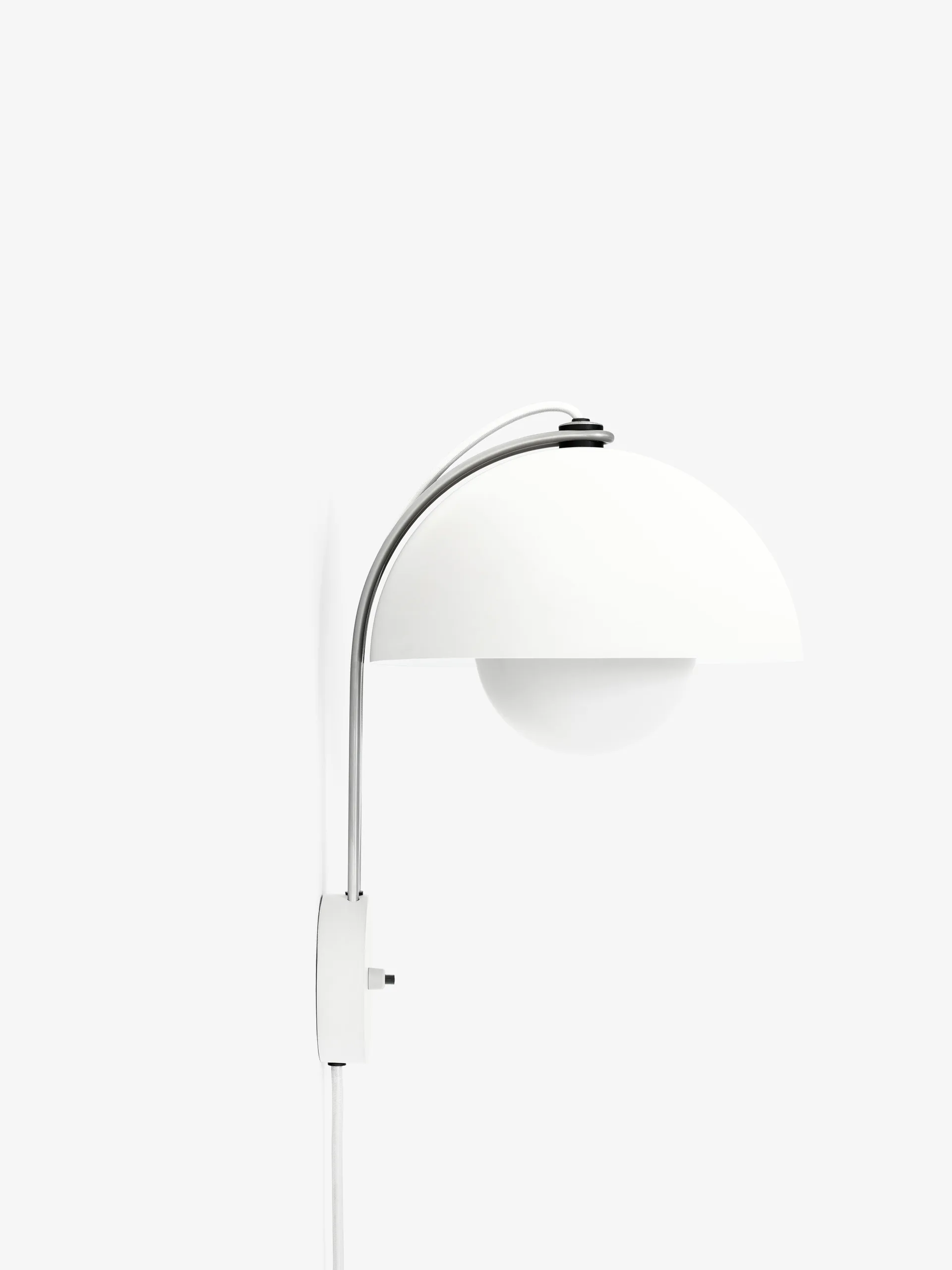 Flowerpot VP8 wall lamp, Matte white &Tradition