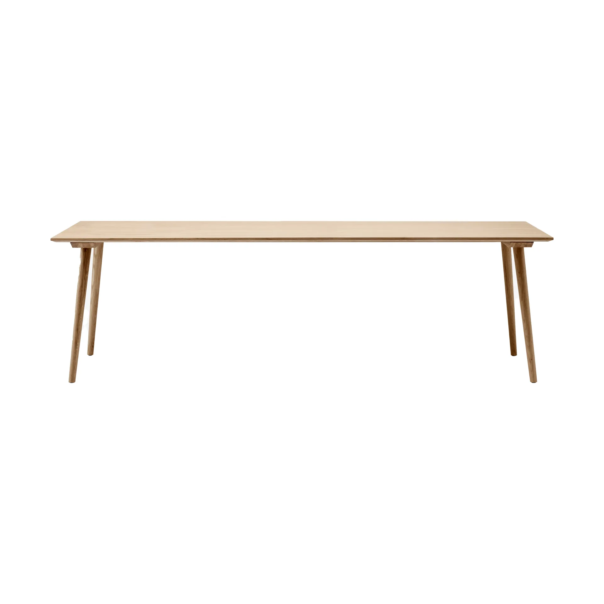 In Between table SK6, Clear lacquered oak &Tradition