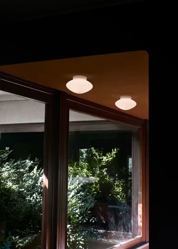 Mist AP22 ceiling/wall lamp Ø25 cm - White-opal glass - &Tradition