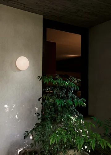 Mist AP22 ceiling/wall lamp Ø25 cm - White-opal glass - &Tradition