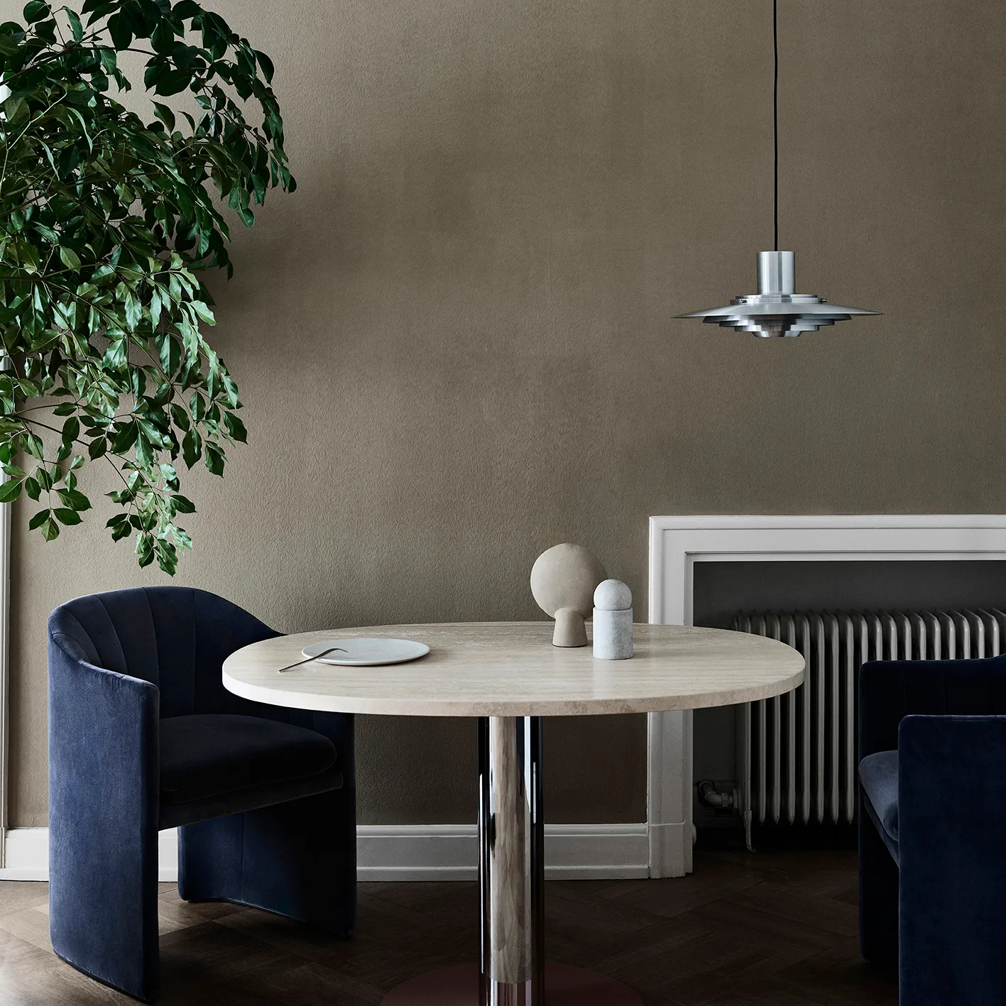 P376 ceiling lamp KF1, Aluminium &Tradition