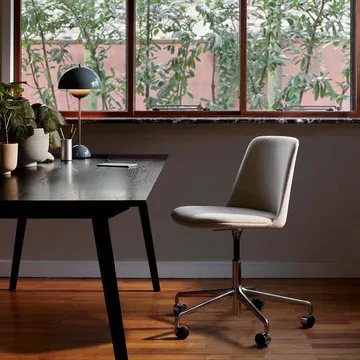 Rely HW31 office chair - Hallingdal 753-black base - &Tradition
