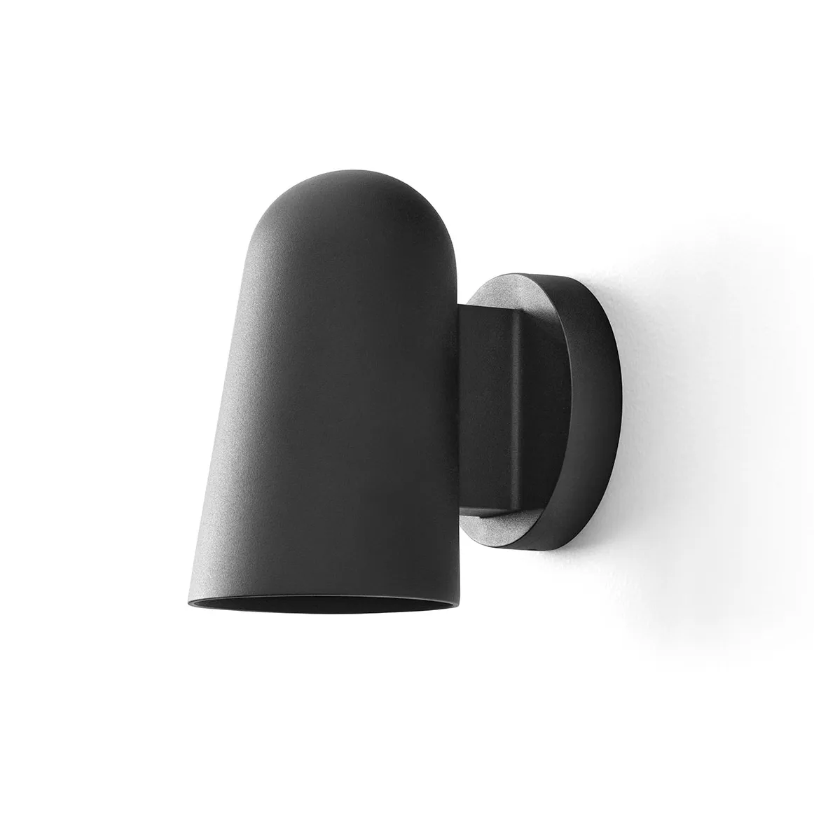 Solid SC104 wall lamp, Black &Tradition