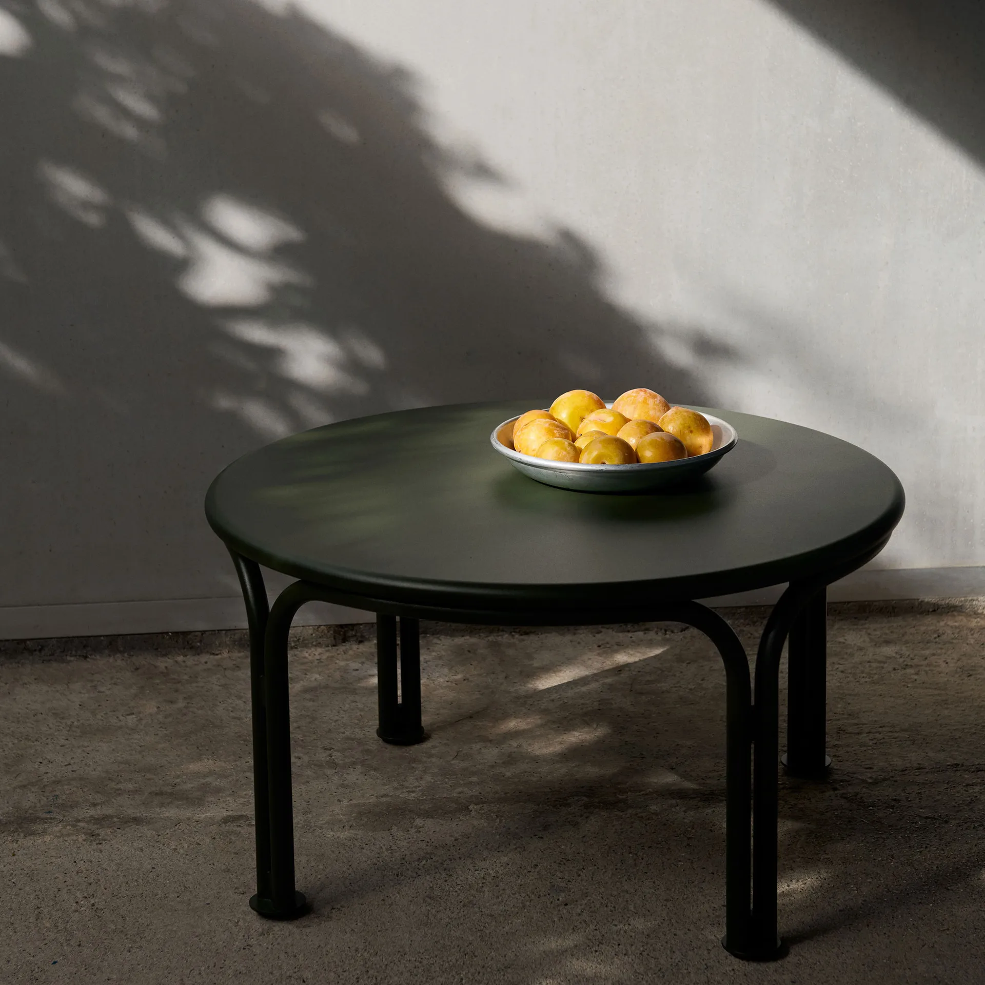 Thorvald SC108 coffee table, Bronze green, Ø70 cm &Tradition