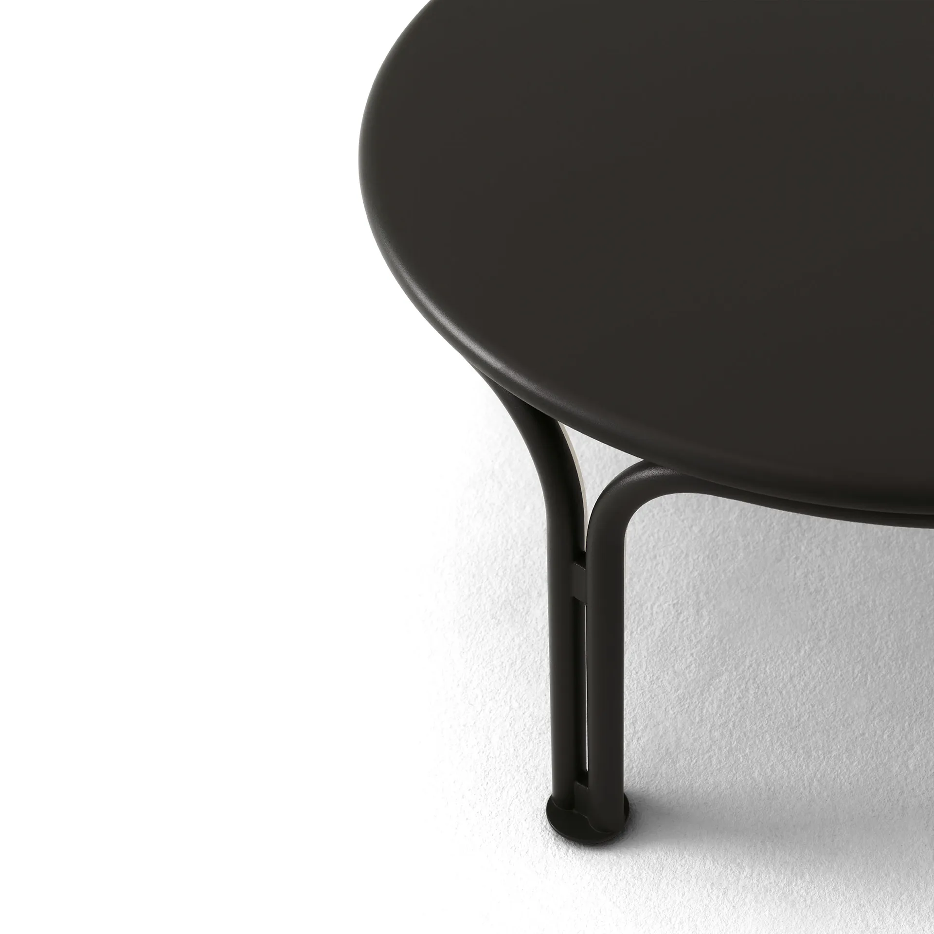 Thorvald SC108 coffee table, Warm black, Ø70 cm &Tradition