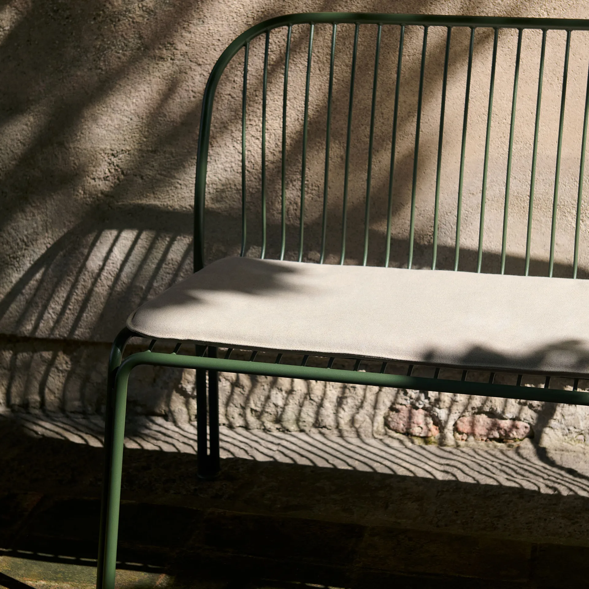 Thorvald SC111 bench, Bronze green, 129 cm &Tradition