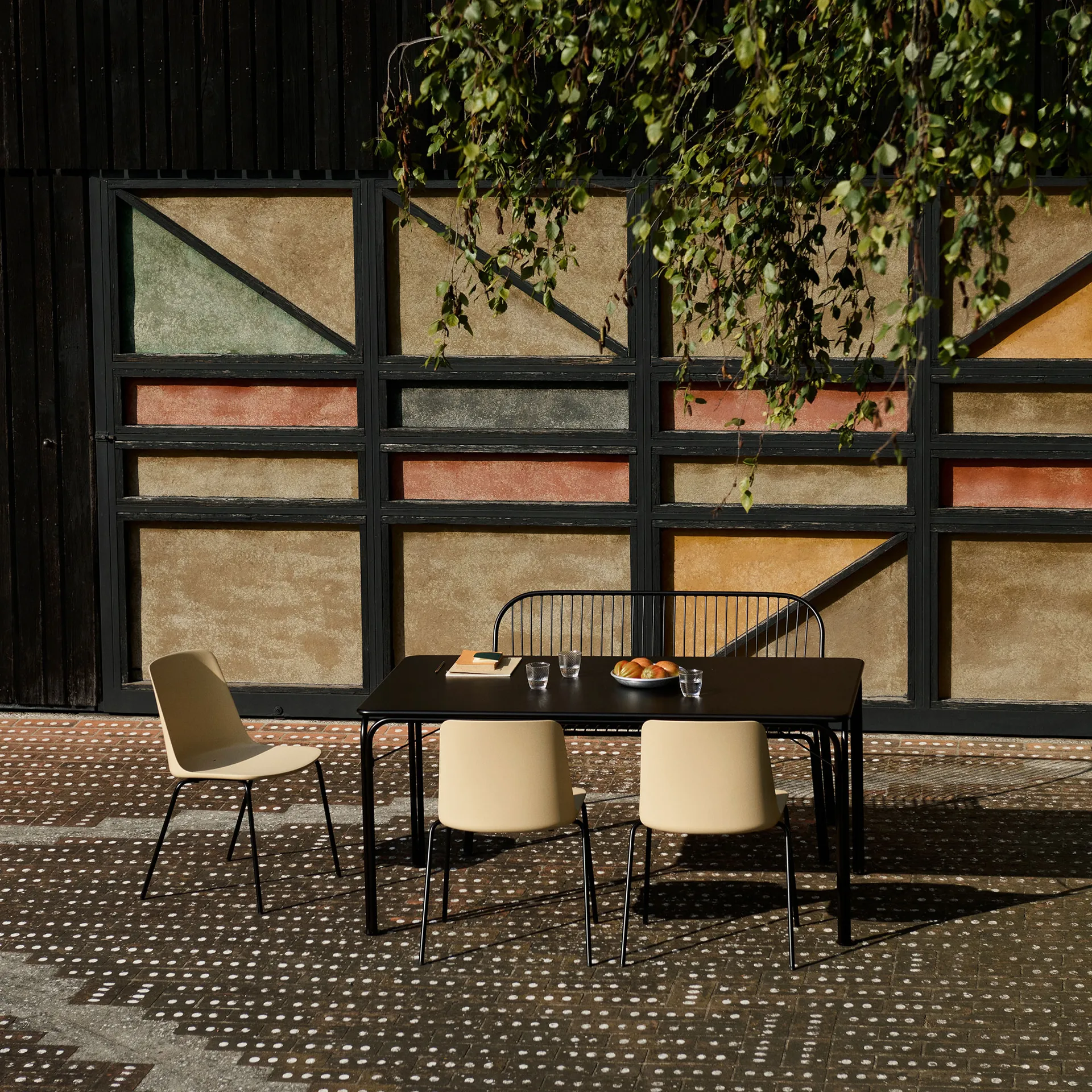 Thorvald SC111 bench, Warm black, 129 cm &Tradition
