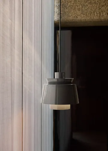 Utzon JU1 pendant - Grey beige, Ø22 cm - &Tradition