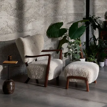 Wulff ATD3 footstool - Sheepskin moonlight, white-oiled oak legs - &Tradition