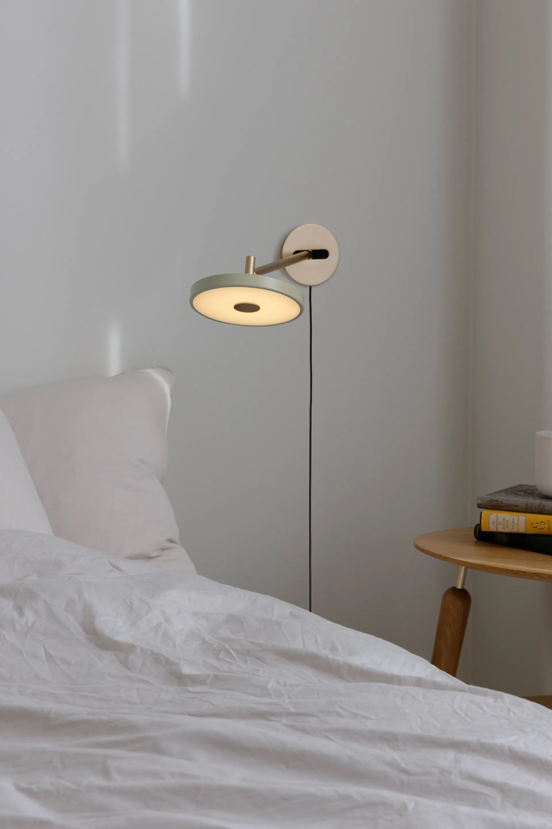 Asteria Wall wall lamp, Long, Nuance olive-brass Umage